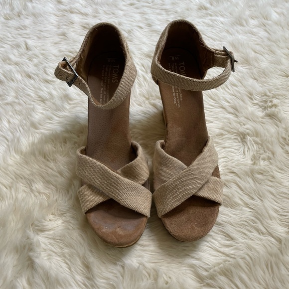Toms Tan Canvas Cork Wedge 8 - Picture 3 of 7